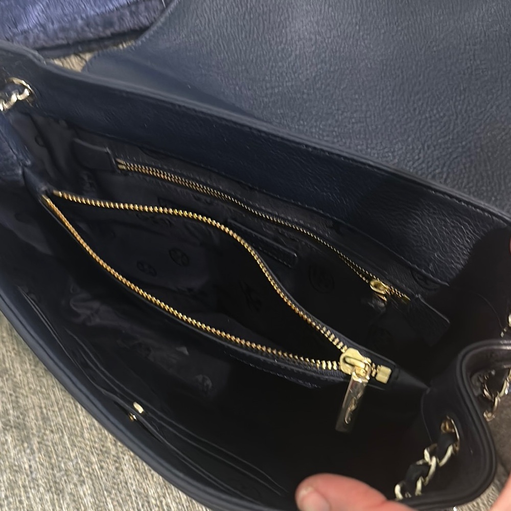 Tory Burch Navy Pebble Leather Crossbody Bag with Chain Strap - Picture 2 of 3